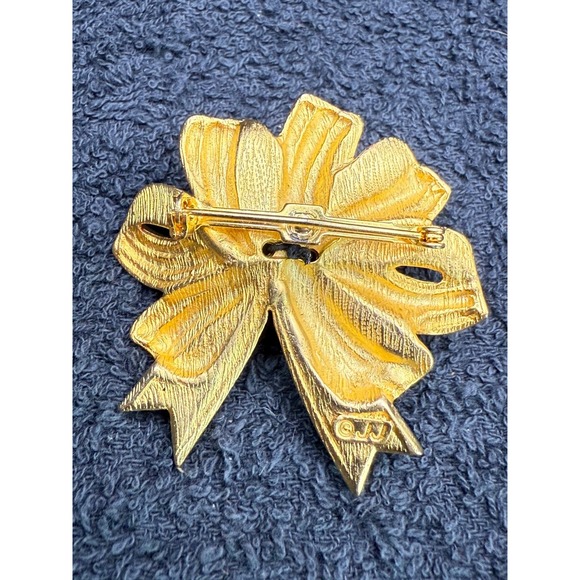 Vintage Bow Brooch Red Ribbon Gold Tone Bells Signed JJ - Picture 2 of 6